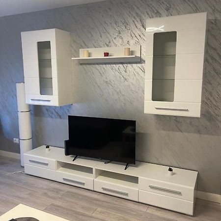 Apartament Incantator In Roman Exterior photo