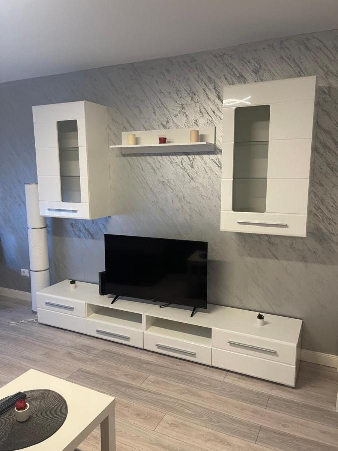 Apartament Incantator In Roman Exterior photo