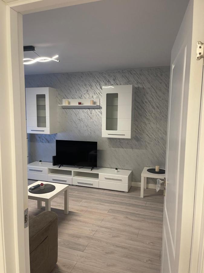 Apartament Incantator In Roman Exterior photo