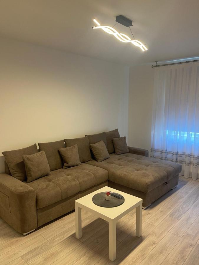Apartament Incantator In Roman Exterior photo