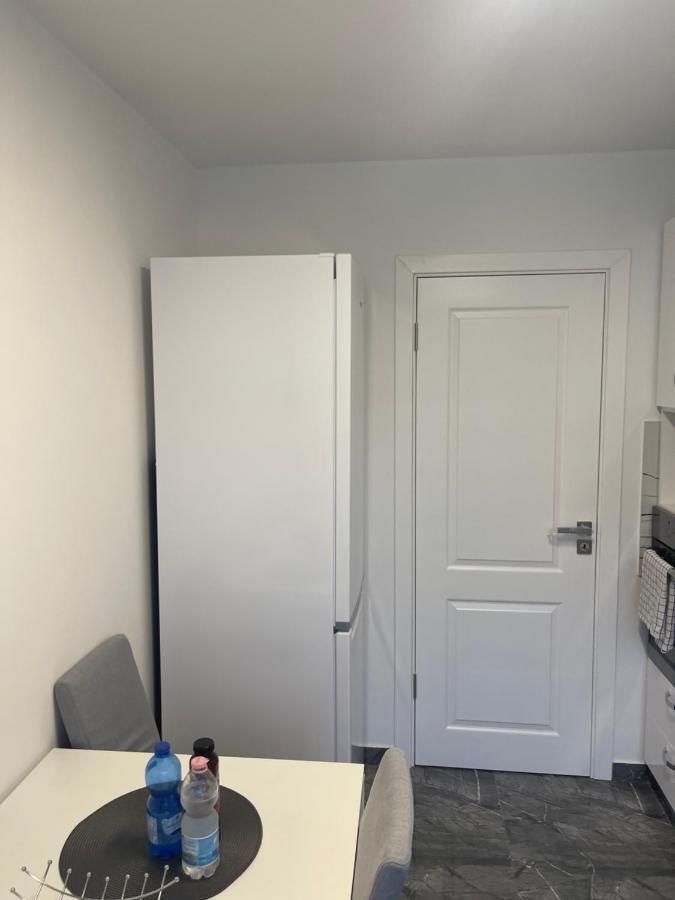 Apartament Incantator In Roman Exterior photo