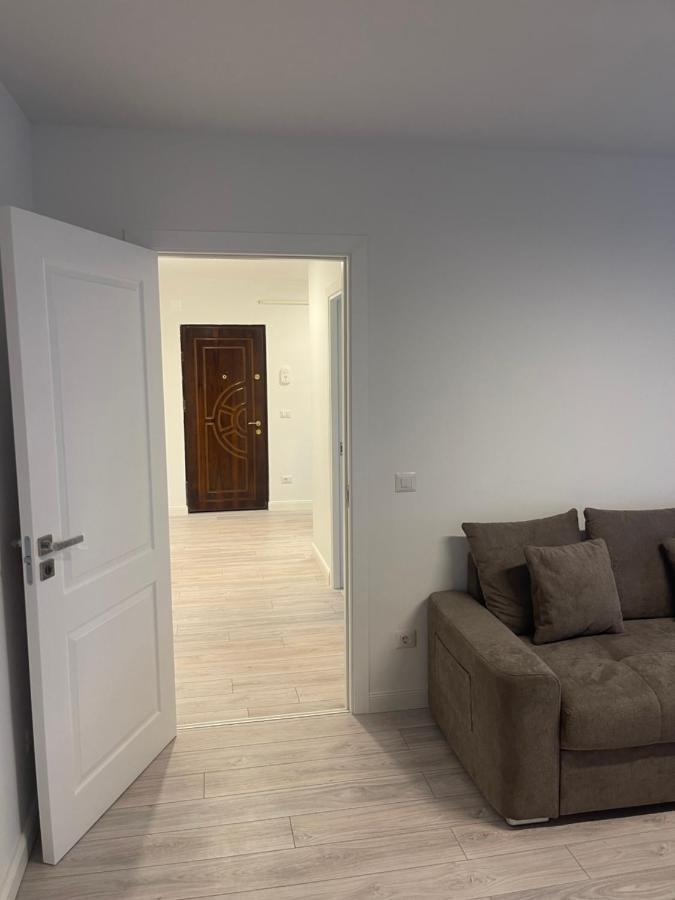 Apartament Incantator In Roman Exterior photo