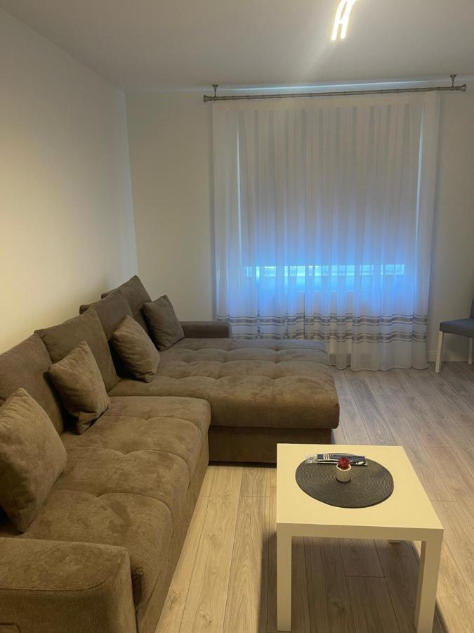 Apartament Incantator In Roman Exterior photo